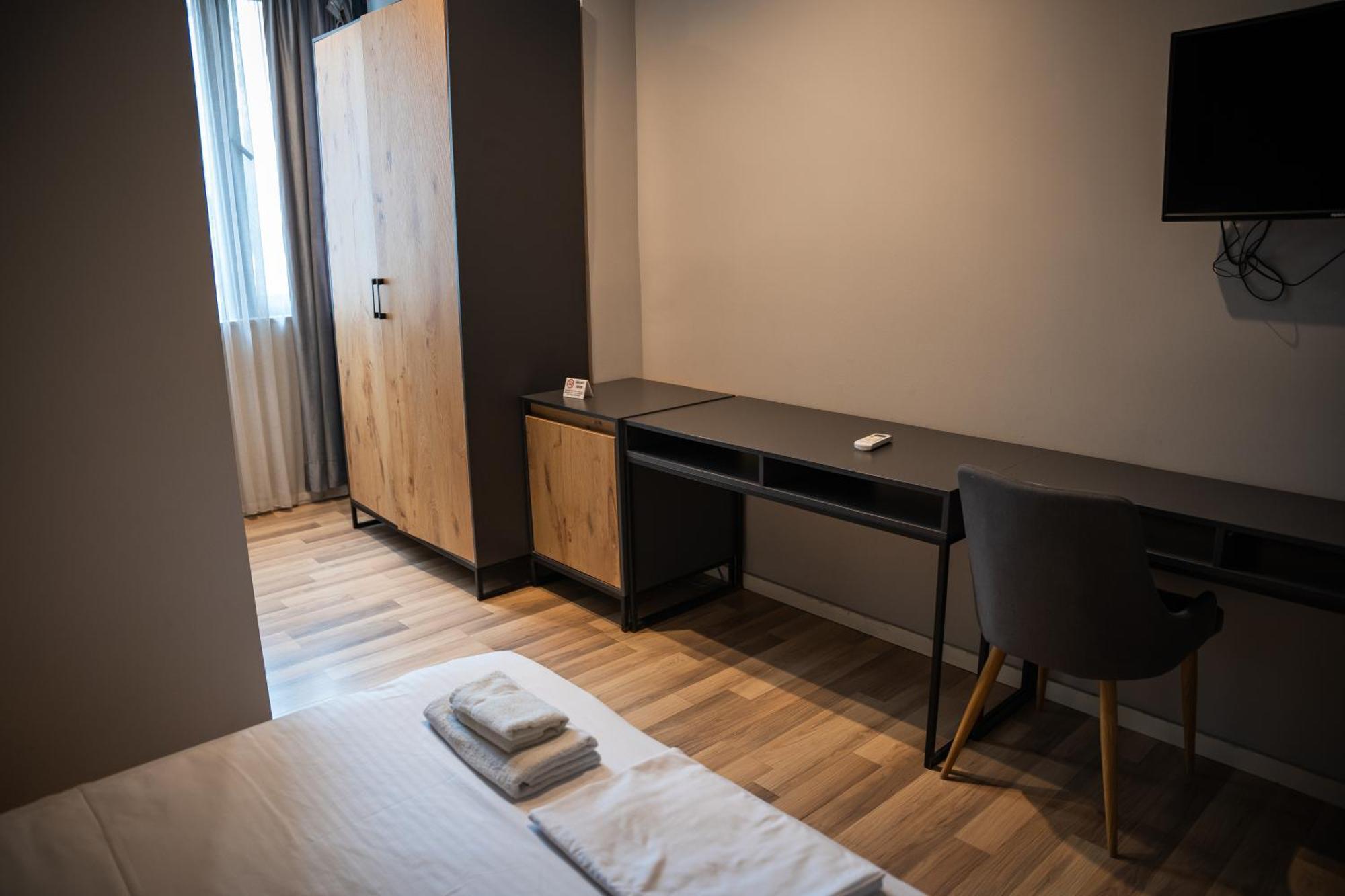 Center Boutique Hotel Tirana Extérieur photo