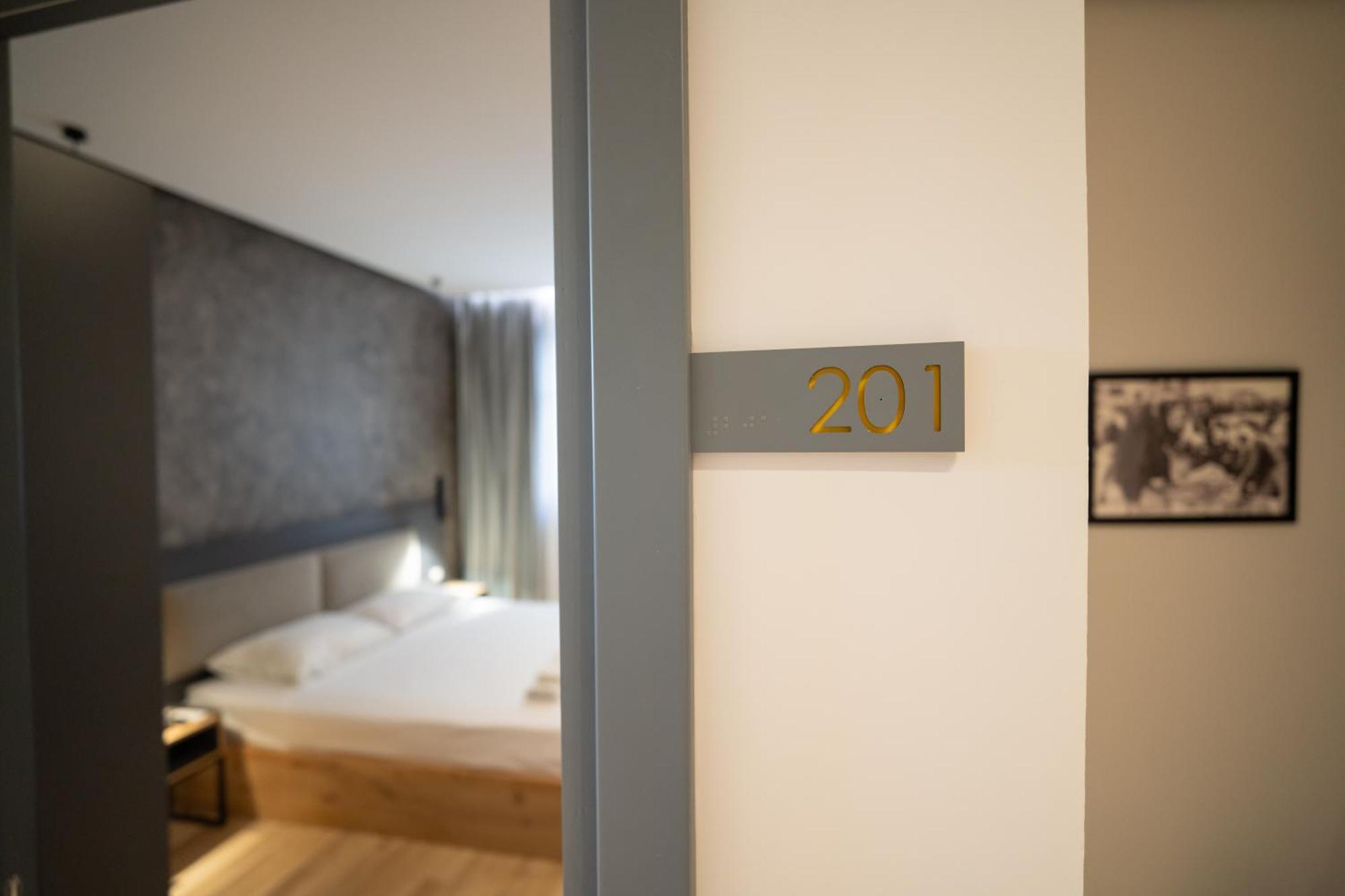 Center Boutique Hotel Tirana Extérieur photo