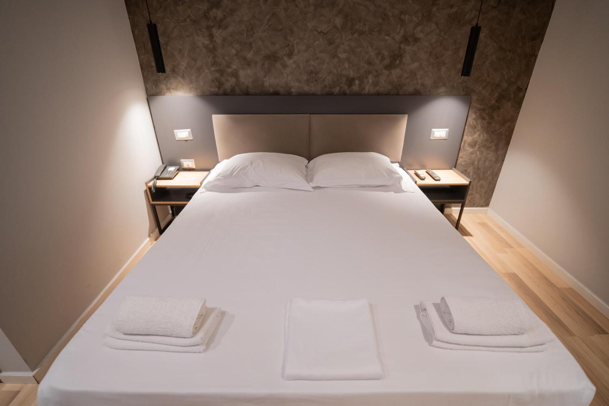 Center Boutique Hotel Tirana Extérieur photo