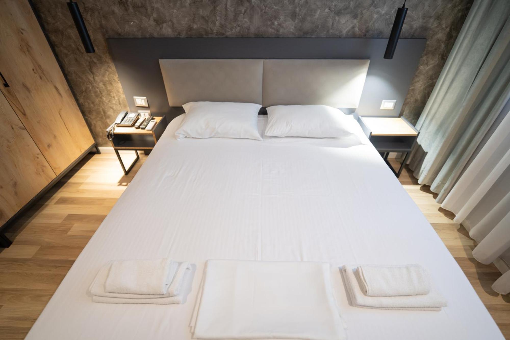 Center Boutique Hotel Tirana Extérieur photo