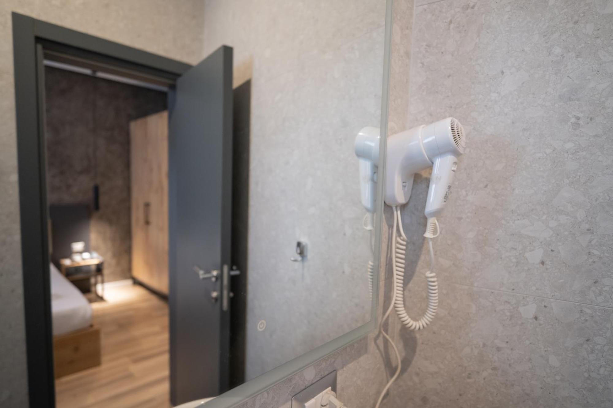Center Boutique Hotel Tirana Extérieur photo