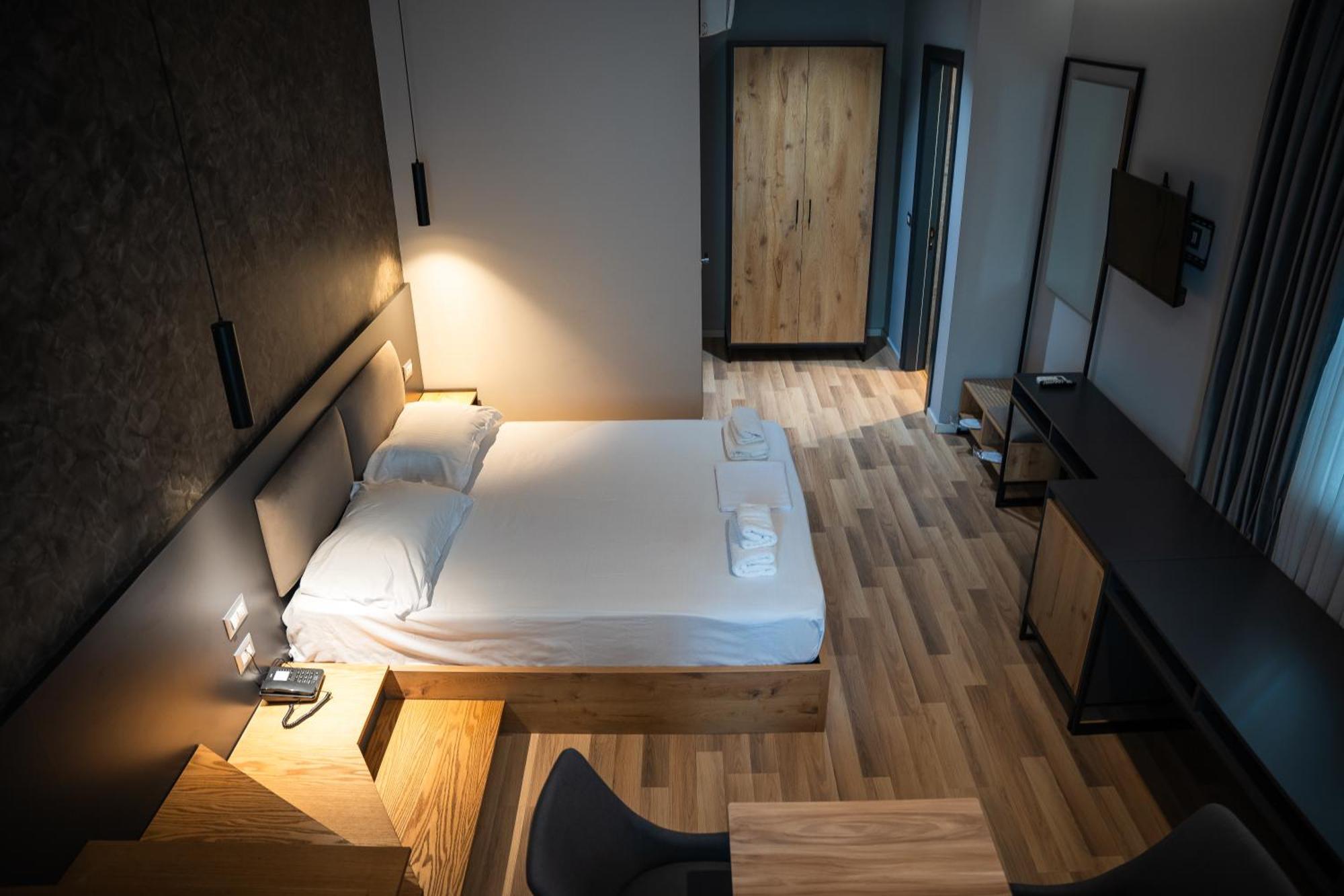 Center Boutique Hotel Tirana Extérieur photo