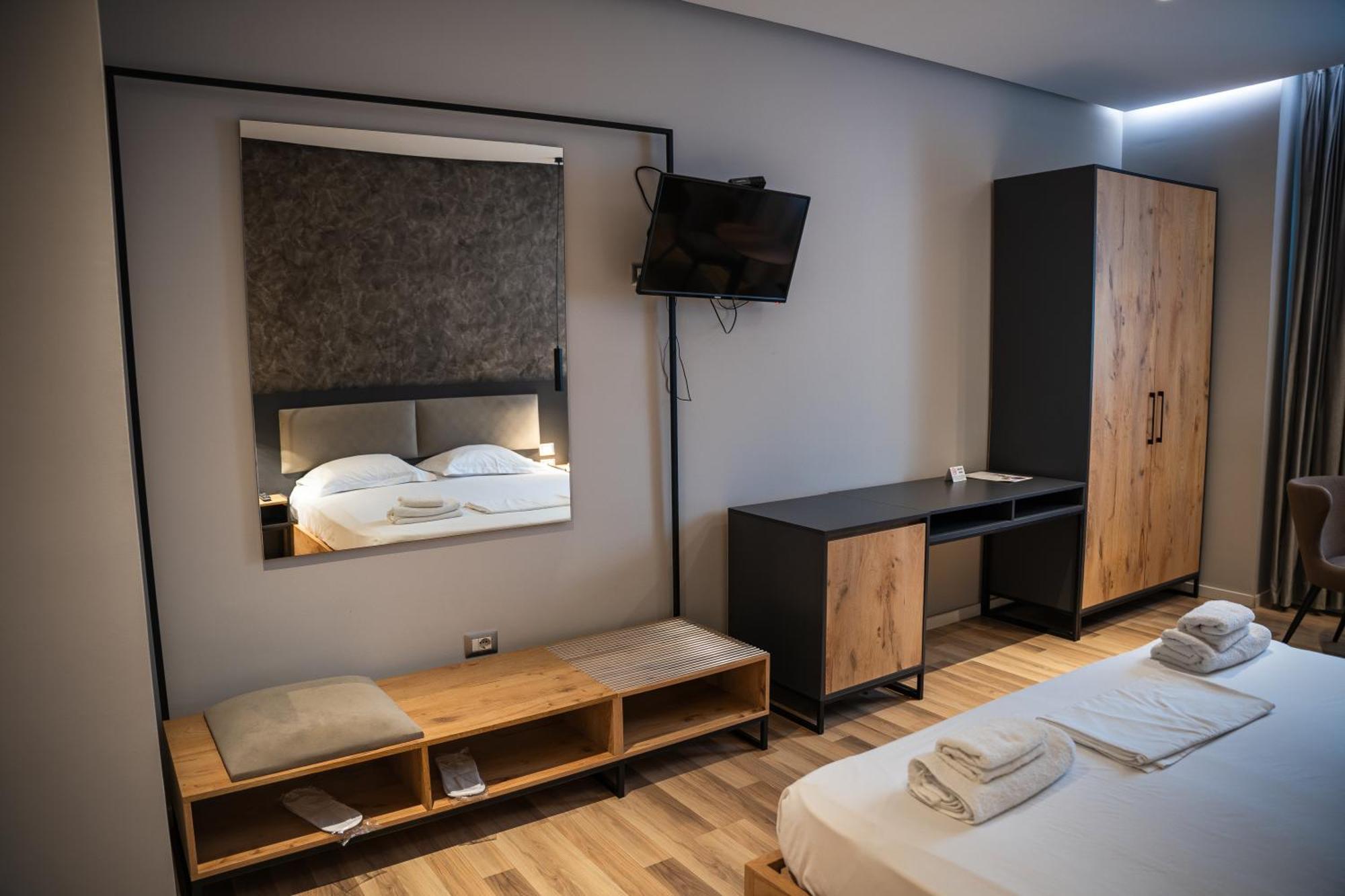 Center Boutique Hotel Tirana Extérieur photo