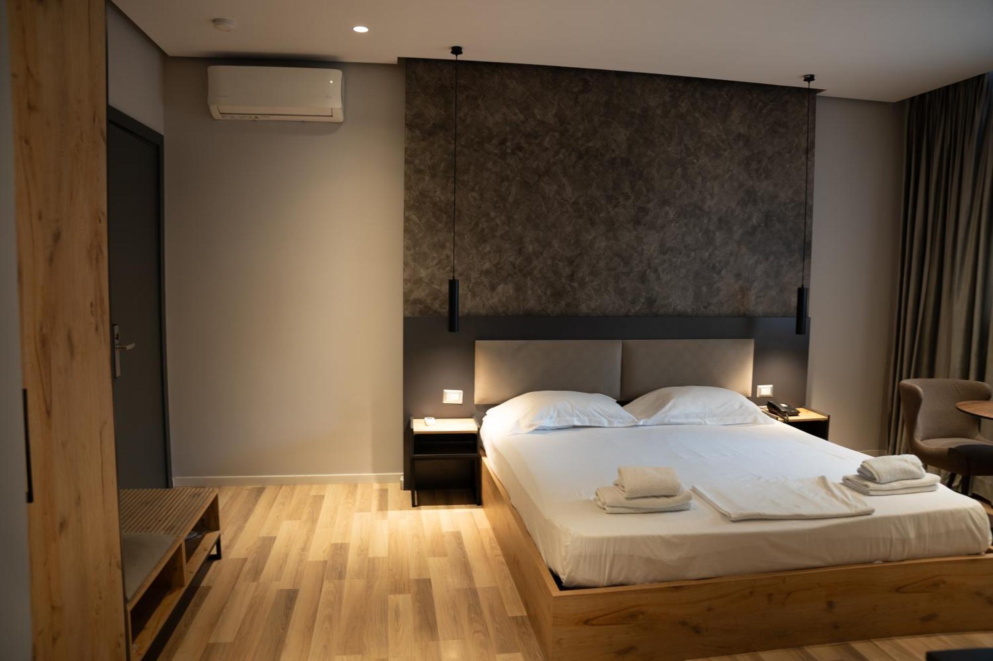 Center Boutique Hotel Tirana Extérieur photo