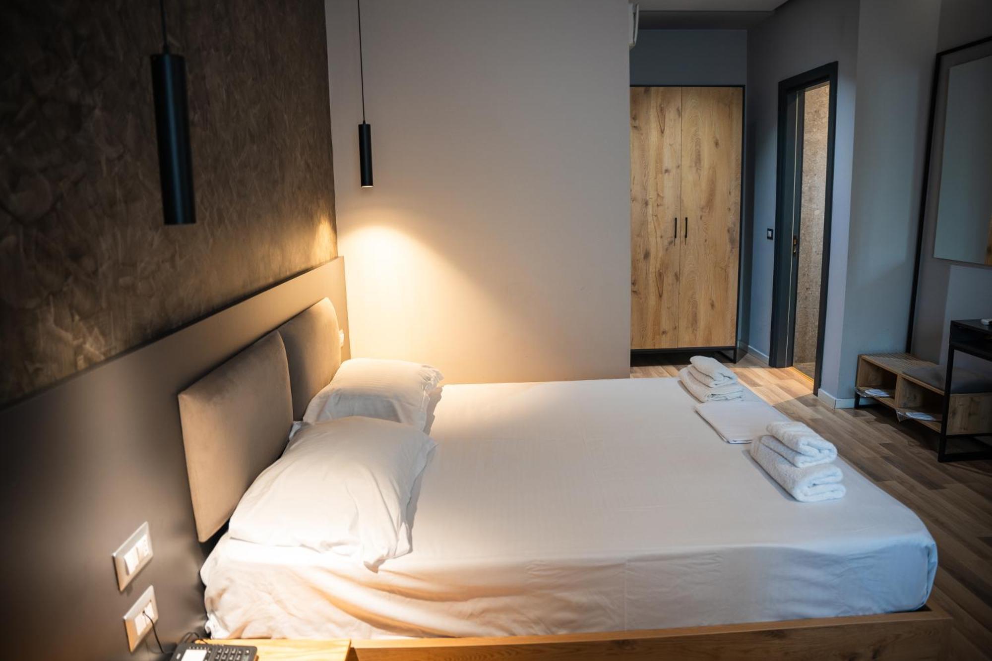 Center Boutique Hotel Tirana Extérieur photo