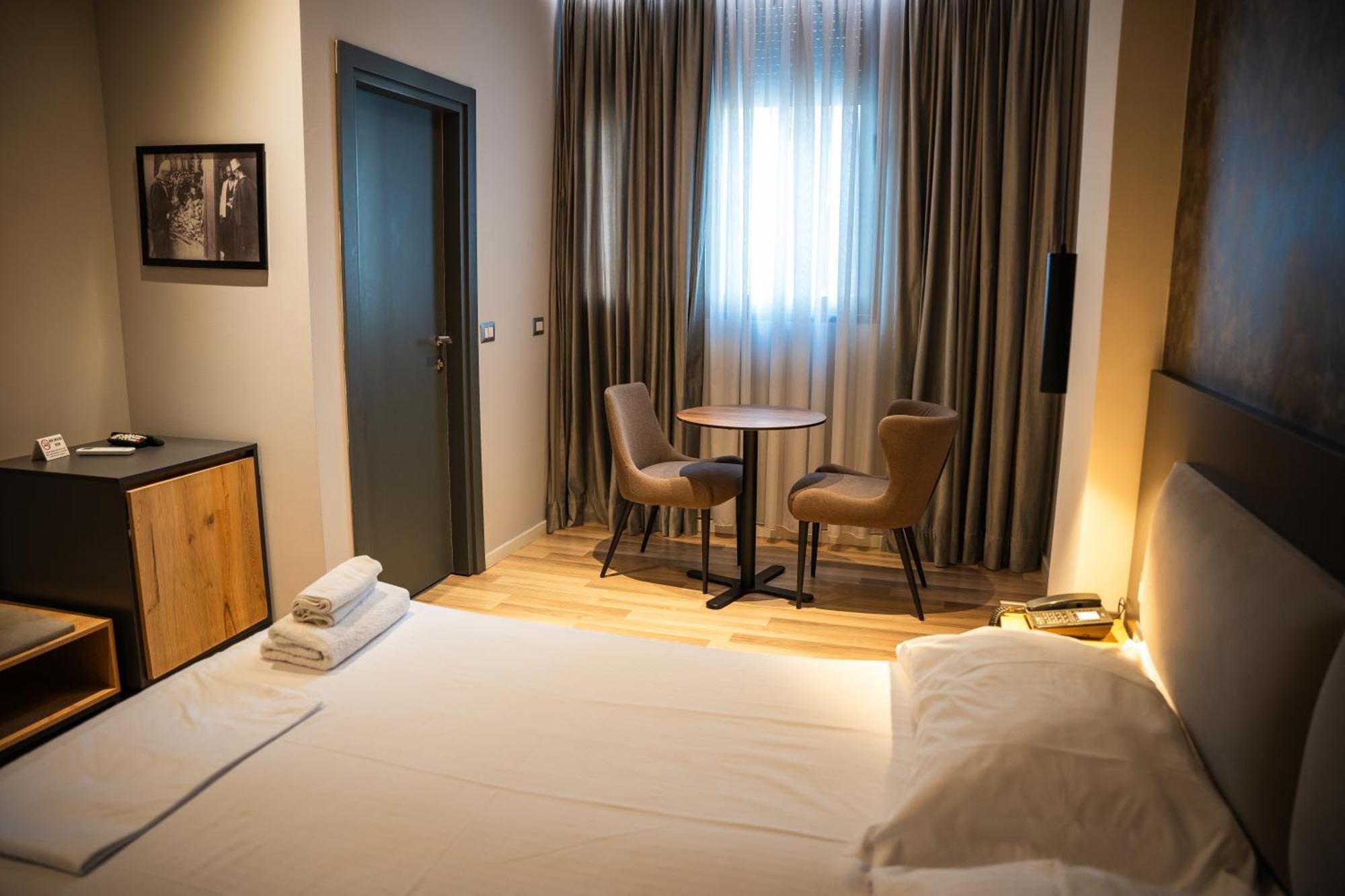 Center Boutique Hotel Tirana Extérieur photo