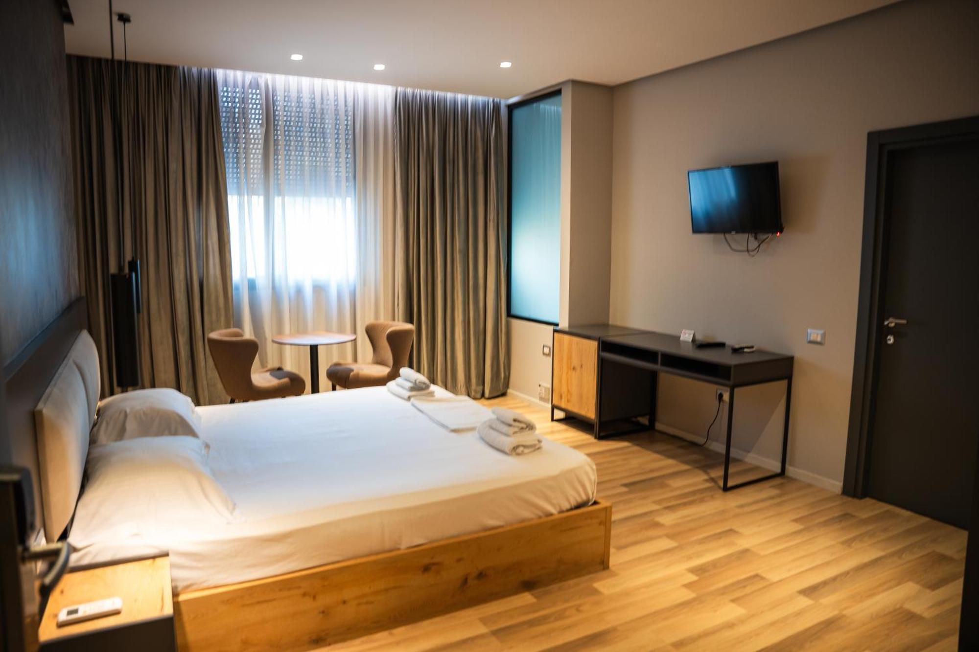 Center Boutique Hotel Tirana Extérieur photo