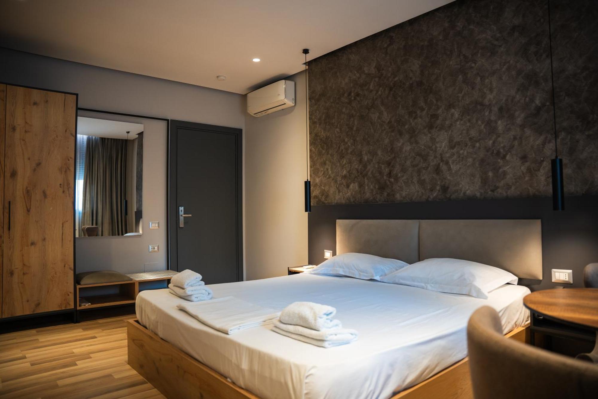Center Boutique Hotel Tirana Extérieur photo