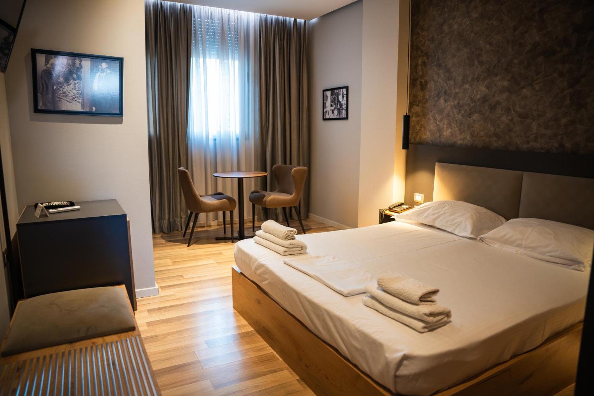 Center Boutique Hotel Tirana Extérieur photo
