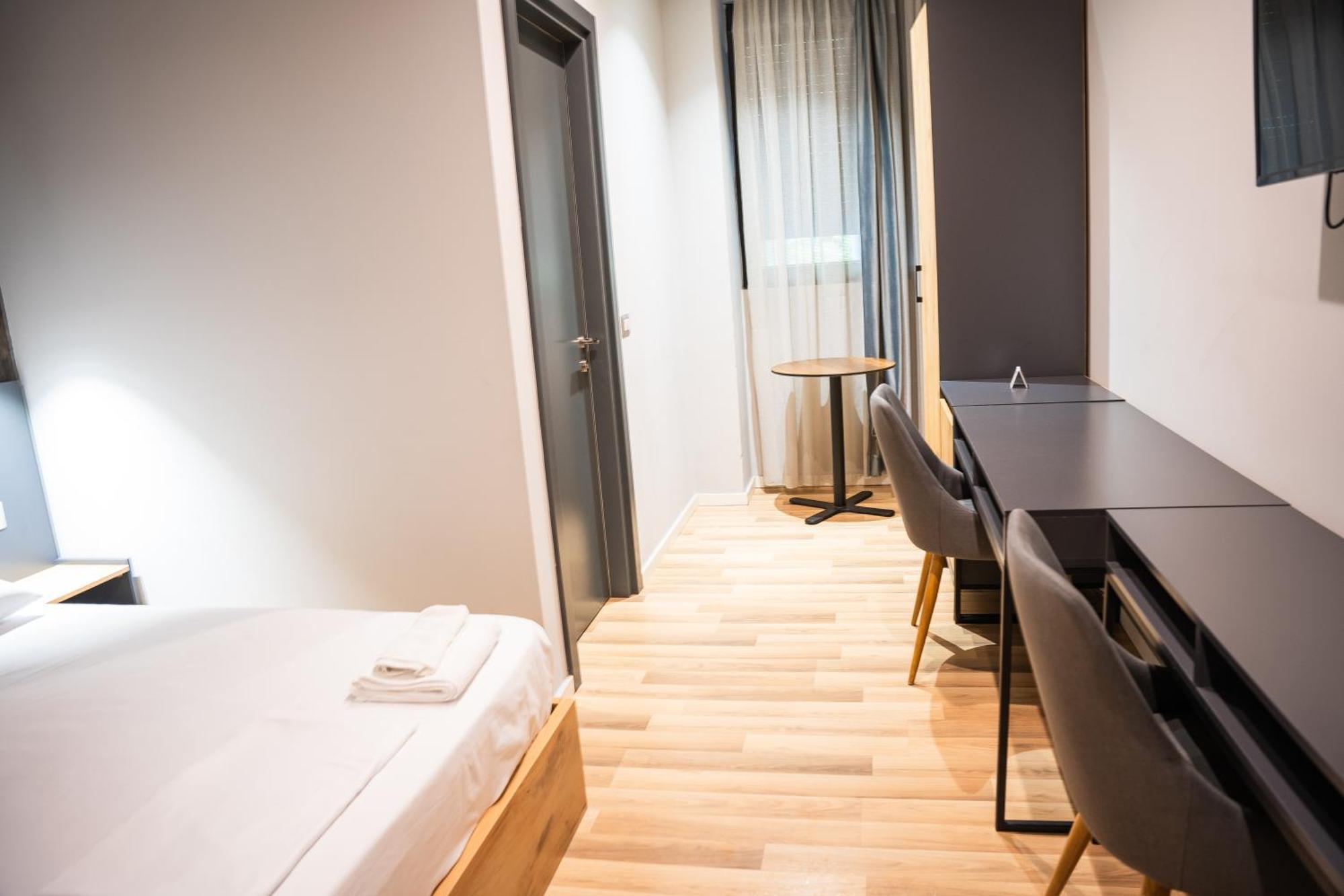 Center Boutique Hotel Tirana Extérieur photo