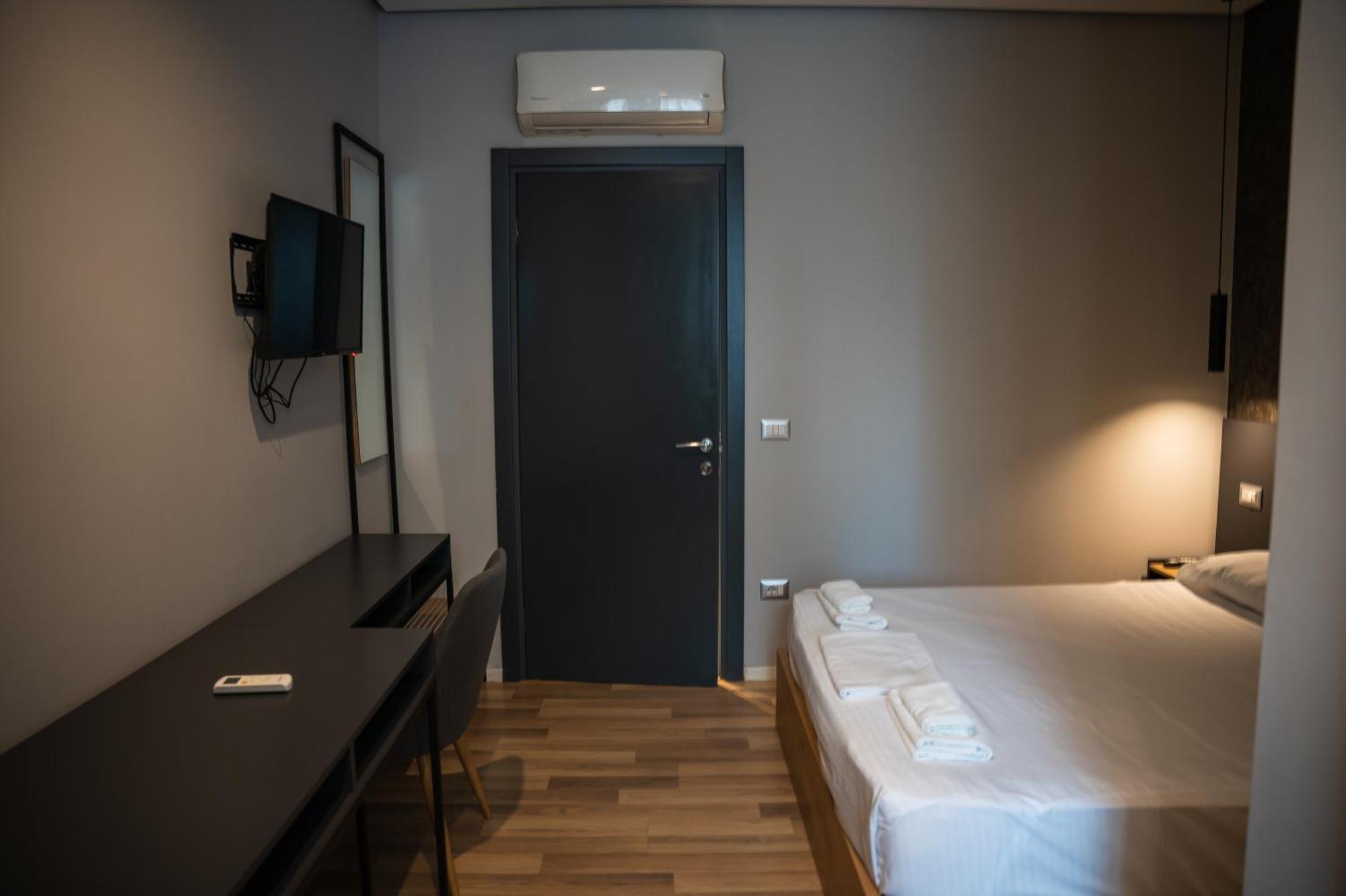 Center Boutique Hotel Tirana Extérieur photo