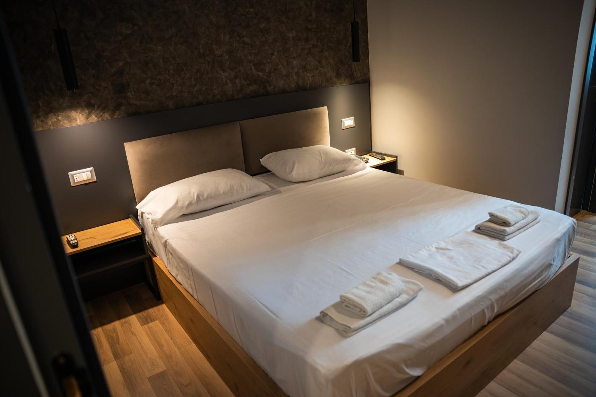 Center Boutique Hotel Tirana Extérieur photo