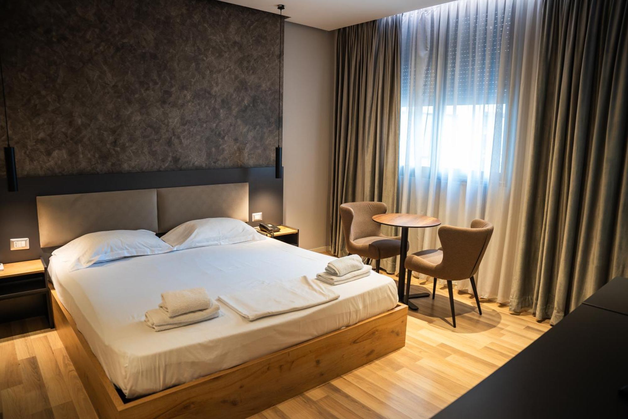 Center Boutique Hotel Tirana Extérieur photo