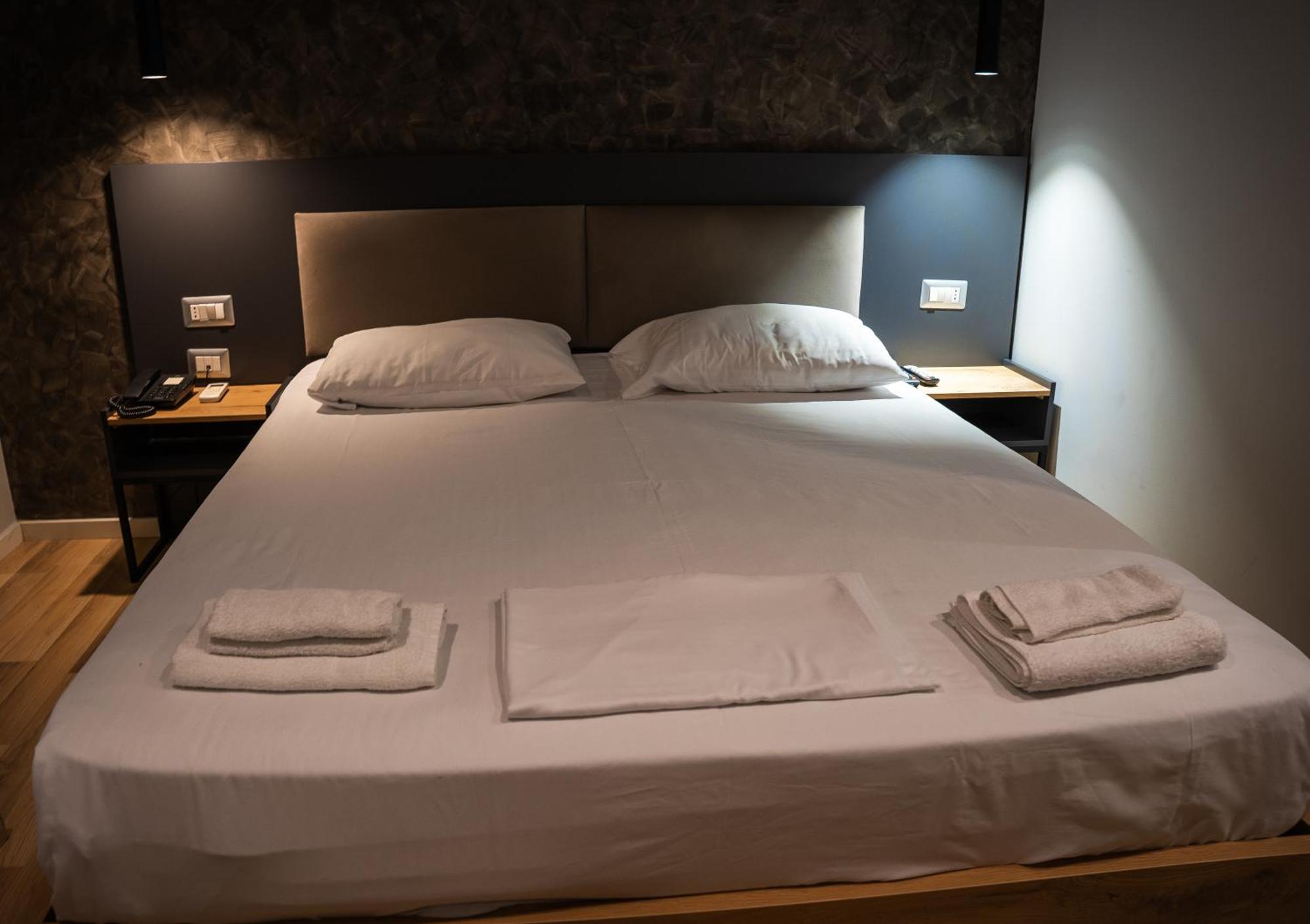 Center Boutique Hotel Tirana Extérieur photo