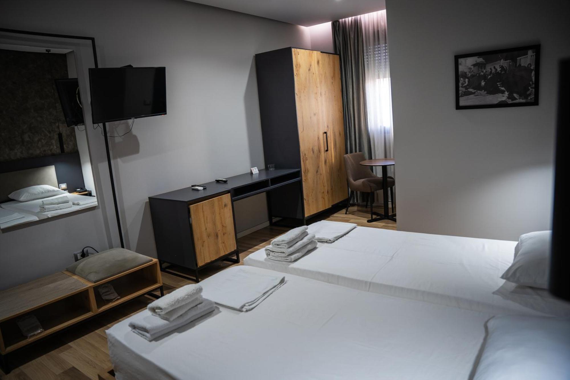 Center Boutique Hotel Tirana Extérieur photo