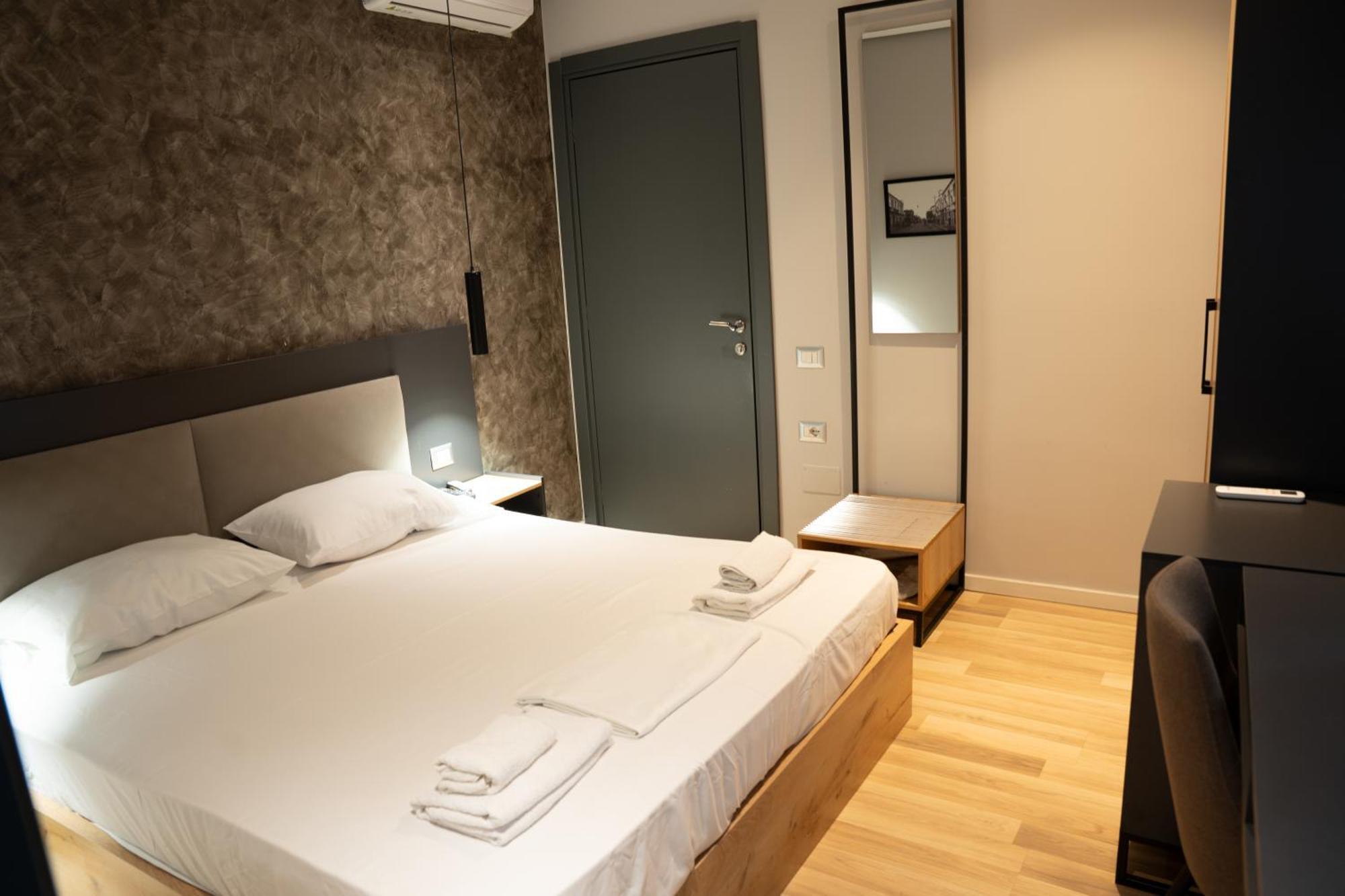 Center Boutique Hotel Tirana Extérieur photo