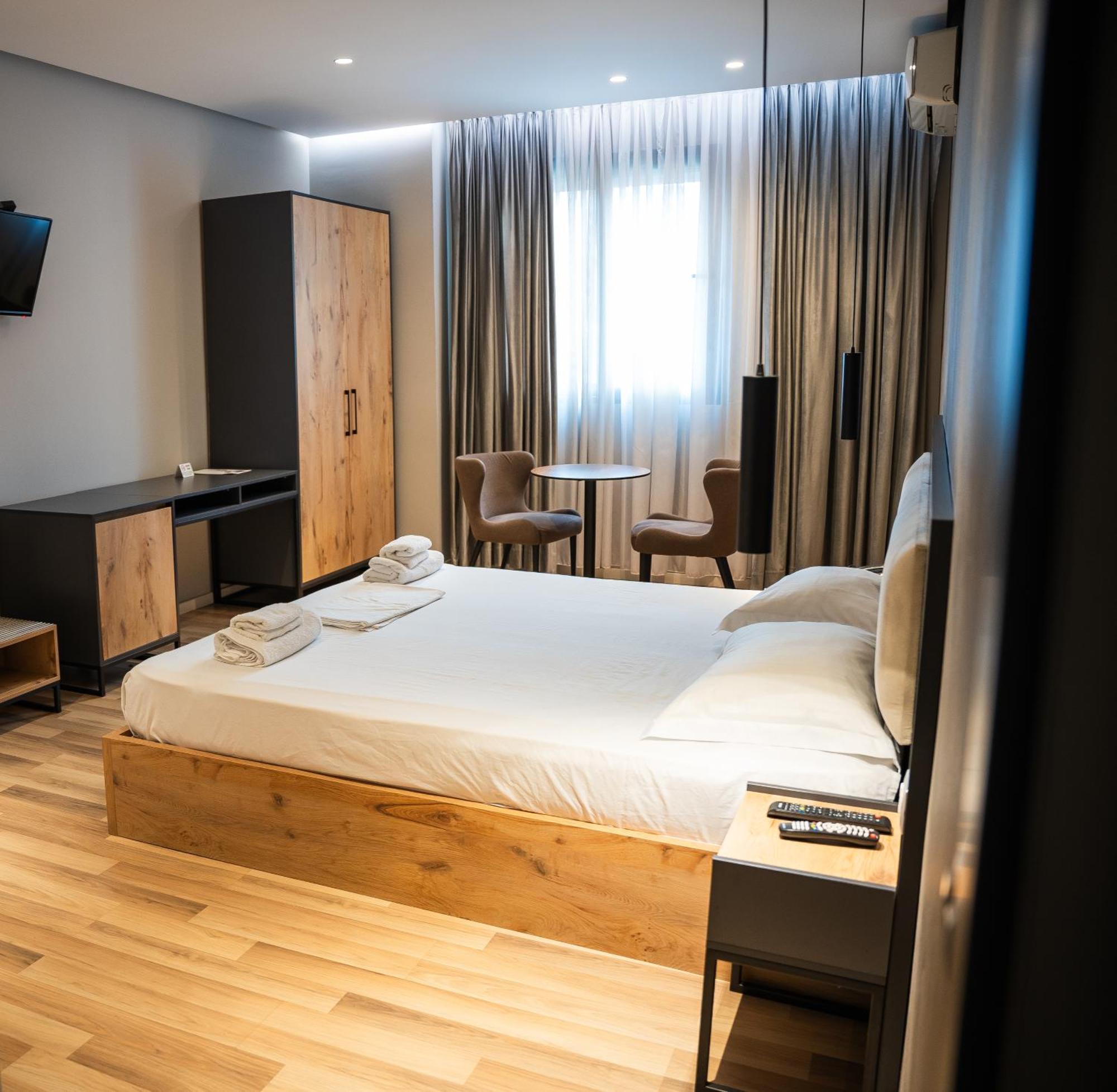 Center Boutique Hotel Tirana Extérieur photo